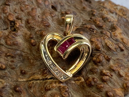 14K Yellow Gold Pendant 2.69g Fine Jewelry Red Stone Diamond Accent Charm - £178.59 GBP