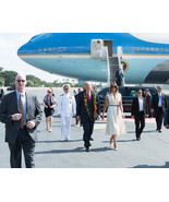 President Donald Trump and Melania exit Air Force One in Hawaii Photo Print - £7.05 GBP+