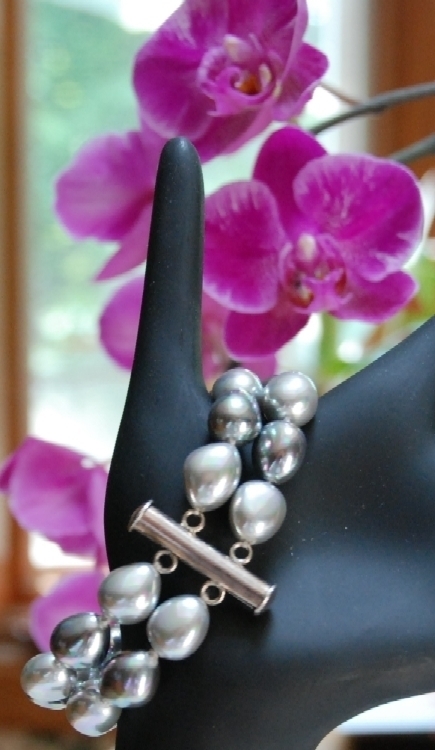 Ann Taylor Faux Tahitian Pearl & Silvertone Bracelet NEW - $15.00