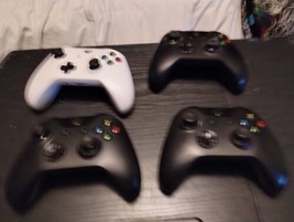 Lot of 4 TESTED XBOX ONE Wireless Controllers 1 Model 1708 White &amp; 3- 15... - £73.72 GBP
