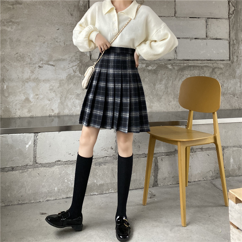 Knee length plaid skirt navy black  1 