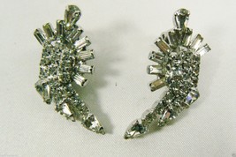 Vintage Silver Tone Metal Crystal Rhinestone Crowned Design Clip Earrings - £50.40 GBP