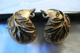 Vintage Sarah Coventry Cov  Leaf Clip On Earrings Signed - £18.54 GBP