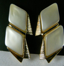 Vintage Gold Tone Metal Pearly Retro Design Clip On Earrings - £11.51 GBP