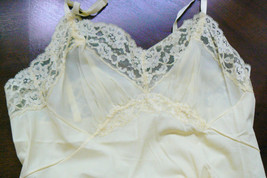 VTG Vanity Fair Light Yellow lace nylon tricot sz 32 Slip Gown Lingerie - $85.00