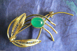 Vintage Retro Gold Tone Metal Green stone Floral Pin Brooch - $25.00