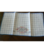 VTG White Cotton linen Table runner Floral  Embroidery Floral 20.5&quot; x 11&quot; - £27.94 GBP