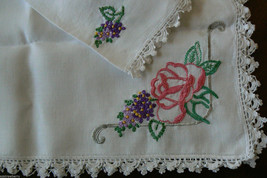 VTG White Cotton linen Table runner Floral  Embroidery Cutout Floral 19&quot; x 43&quot; - £35.97 GBP