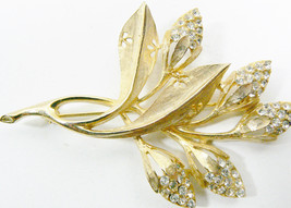Vintage Gold Tone Clear Crystal Flower Bud Fashion Pin Brooch - £38.44 GBP