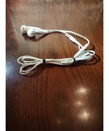 Samsung White Used Earbuds - $746.02 MXN