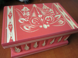 Cute Collectible Small Wooden Cedar Trinket / Jewelry Box Interior Classic - £38.82 GBP