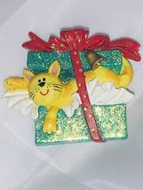 Vtg Avon Kitty Cat in Gift Present Bow Christmas Holiday Brooch Pin Sparkle EUC - £10.14 GBP