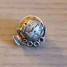 Vintage Year 2000 Globe Pewter Lapel Pin - £7.14 GBP