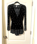 CUTE! Xhilaration  V neck long sleeve romper SIZE SMALL - $253.22 MXN