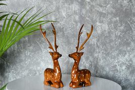 SOWPEACE Handmade Wooden Carved Pair of Wooden Sitting Deer Artisan Decor Tablet - £27.96 GBP
