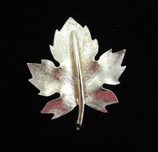 Maple Leaf Brooch Simple Goldtone Vintage Pin Fall Autumn Numbered 0890 1 1/2&quot; - £14.86 GBP