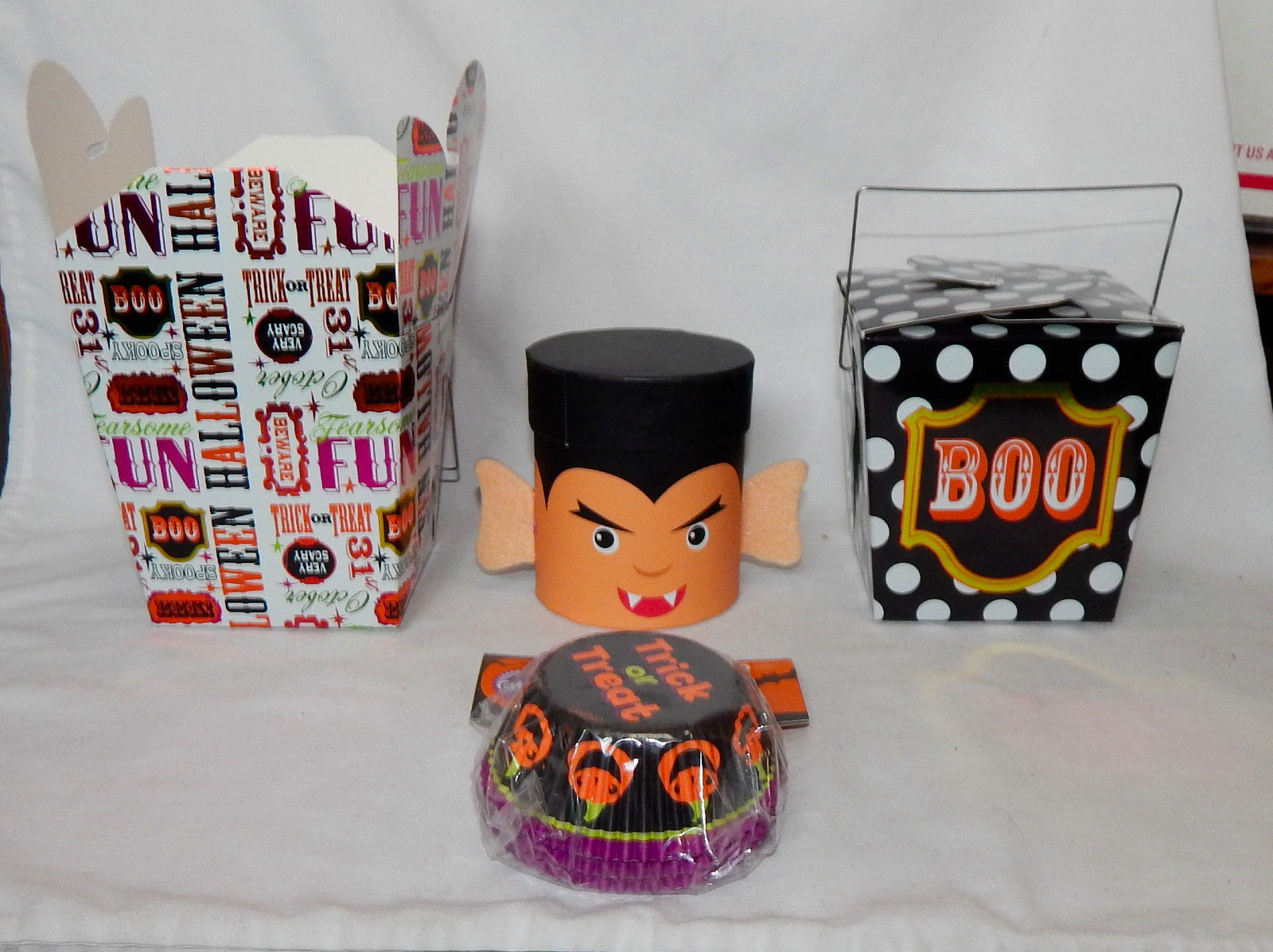 Halloween Celebrate It Vampire Round Box Takeout Boxes Wilton Baking Cups 37J - $7.89