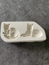 2 Laying Cats Open Pour Ann Original Ceramic Mold #AO302 - $65.79 MXN