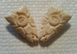 Vintage Cream Color Celluloid Shield Shape Dress Clips Made in Japan - £31.69 GBP