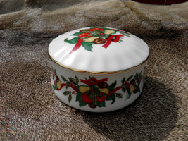 Heritage House Fine Porcelain Musical Trinket Box - Acorn, Ribbons, Holly and Fr - £12.58 GBP
