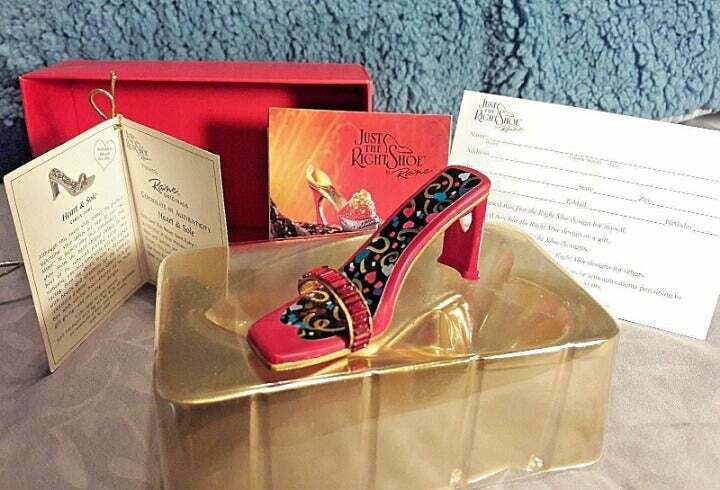 2001 Heart and Sole - Just the Right Shoe In Box - 25221 - COA Willitts Designs - $18.00