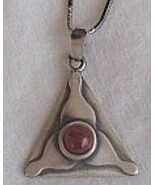  Triangle  red pendant - $435.84 MXN