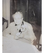 1950&#39;s PHOTO OF LADY WEARING CORSAGE 4X5 VINTAGE PHOTO MIDDLE AGED LADY ... - $121.13 MXN