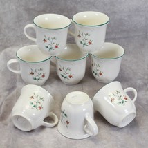Pfaltzgraff Winterberry Cups Mugs Lot of 8 Christmas - £16.95 GBP