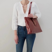 Hobo sawyer tote bag in Hena - size S - $212.85