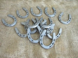 20 Cast Iron Small Horseshoe 3&quot; X 3 1/2&quot; Horse Nick Nack Lot Of 20 Decoration - £29.30 GBP