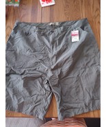 Wrangler Size 46 Green Cargo Shorts Men&#39;s - $54.31 CAD