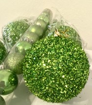 Holiday Lot 15 Green Ornaments And 2 Boxes Of 300 Multi-Color Mini Strin... - $35.00