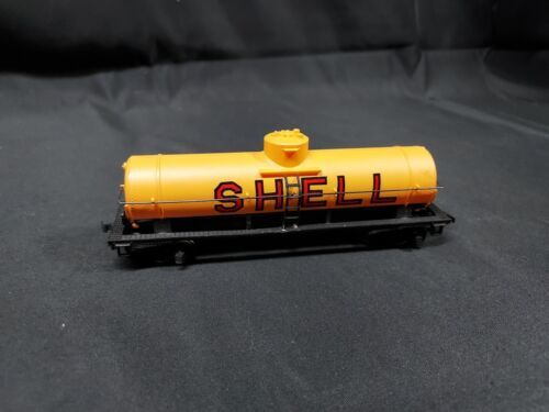 Vtg HO Scale Tyco SHELL OIL GAS Tanker Car RAILROAD TRAIN MODEL Toy Petr... - $9.49