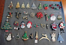 CHRISTMAS Brooch Lot 59 PCsVintage-Modern Some Signed Some Handmade Some 4 Craft - £103.87 GBP