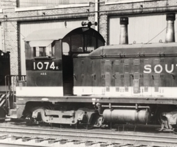 Southern Railway Railroad SOU #1074k NW2 Electromotive Train Photo Atlanta GA - £7.49 GBP