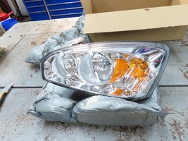 GM 15851373 Headlight Head Light Lamp Assembly Left LH Drivers General M... - $1,681.19 MXN