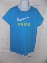 Nike Just Do It Light Blue T-SHIRT Size M Girl&#39;s Euc - £11.67 GBP