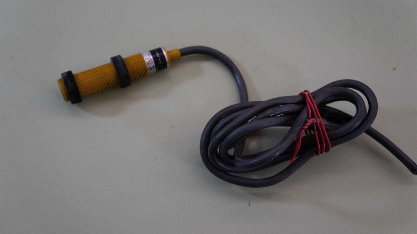 Omron E3F-3LZ Photoelectric Switch Sensor - $9.77
