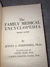 The Family Medical Encyclopedia by Justus J. Schifferles, Ph.D. VTG 1977 Pocket - £5.42 GBP
