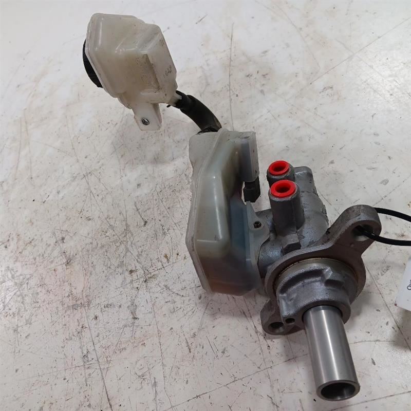 Brake Master Cylinder Fits 16 MAZDA CX-3 Item image 2