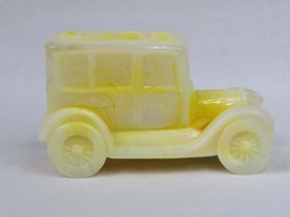 Boyd&#39;s Crystal Art Glass Banana Cream Slag Glass Taxi Cab Paperweight, Taxicab,  - £43.45 GBP