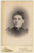 CIRCA 1890&#39;S CABINET CARD WOMAN VICTORIAN DRESS FREEMAN EAST SOMERVILLE MA - £7.49 GBP