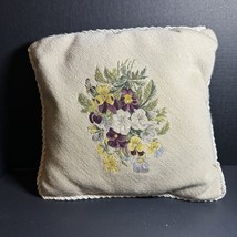 Decorative Floral Pillow [Item 898] - $76.14 MXN