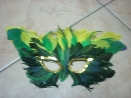 mardi gras mask feathers hand made - $24.00