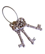 Distressed Skeleton Keys Jailer Rustic Key Ring Art Prop Metal w 3 Keys ... - $221.44 MXN