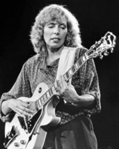 Joni Mitchell 1980&#39;s on stage playing guitar in concert 8x10 inch photo - £7.72 GBP