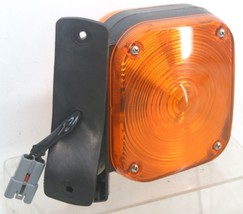 F1HZ-13368-D Ford Front Turn Signal/Running Lamp Assy OEM 8587 - £47.33 GBP
