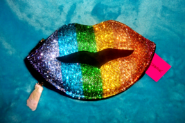 BETSEY JOHNSON Kitsch Pucker Up Lips Rainbow Rhinsotnes Crossbody Clutch Bag - £46.37 GBP