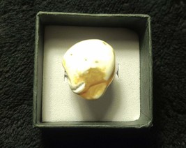 A light-orange colored translucent agate ring which has some of it&#39;s natural whi - £17.52 GBP