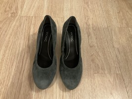 VIONIC Sandals Camden Grey Suede Heels Women’s size US 6.5 EU 37.5 - £23.54 GBP